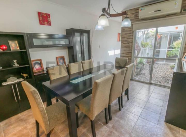 Casa · 220m² · 5 Ambientes