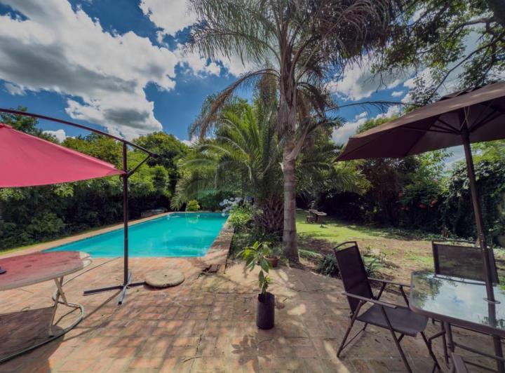 Casa · 250m² · 4 Ambientes · 3 Cocheras