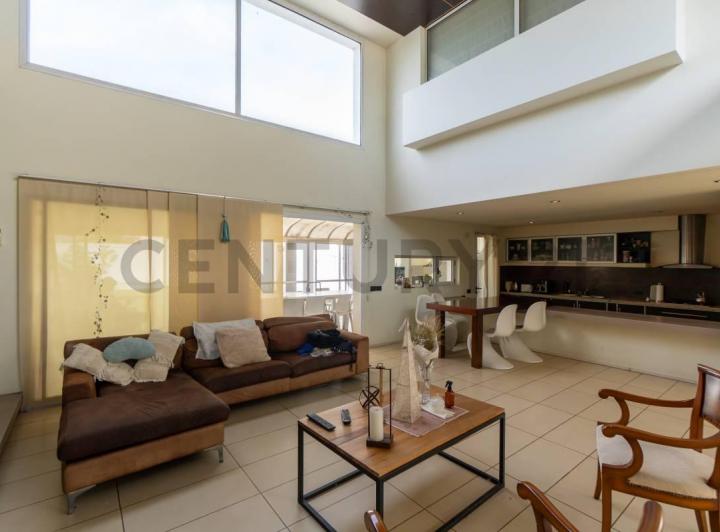 Casa · 180m² · 6 Ambientes · 2 Cocheras