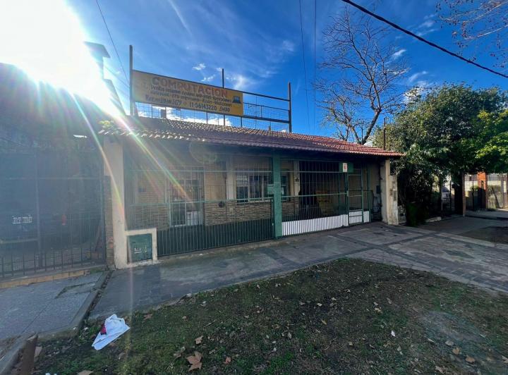 Casa · 65m² · 4 Ambientes · 2 Cocheras