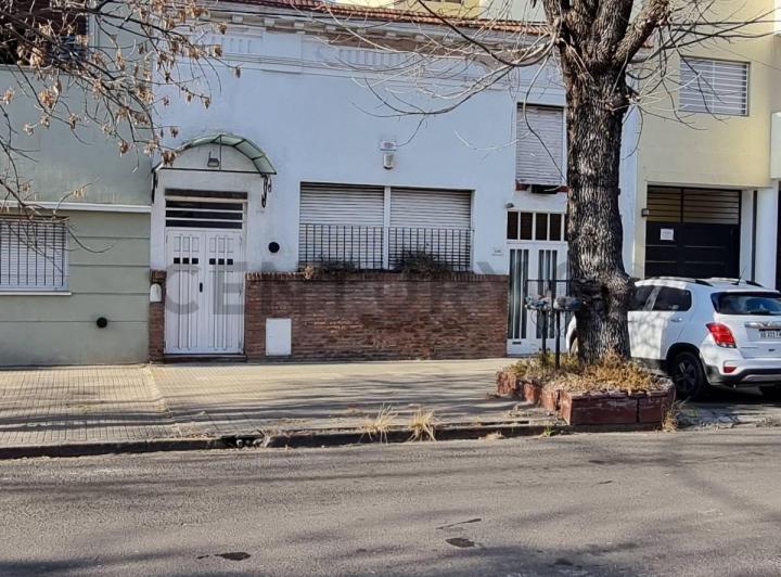 Casa · 230m² · 4 Ambientes · 1 Cochera