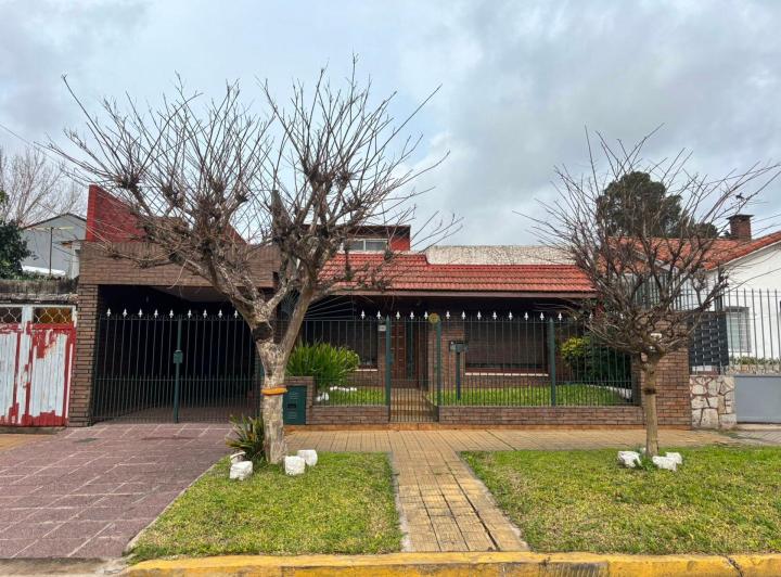 Casa · 162m² · 3 Ambientes · 1 Cochera
