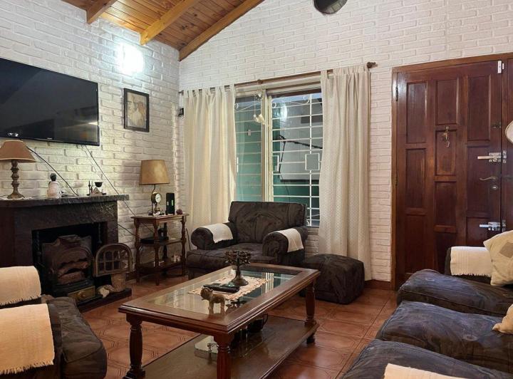 Casa · 180m² · 4 Ambientes · 2 Cocheras