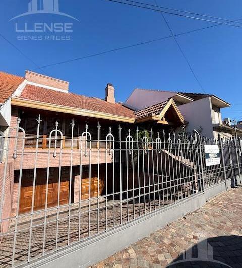 Casa · 317m² · 4 Ambientes · 2 Cocheras