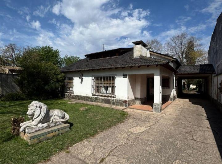 Casa · 260m² · 4 Ambientes · 2 Cocheras