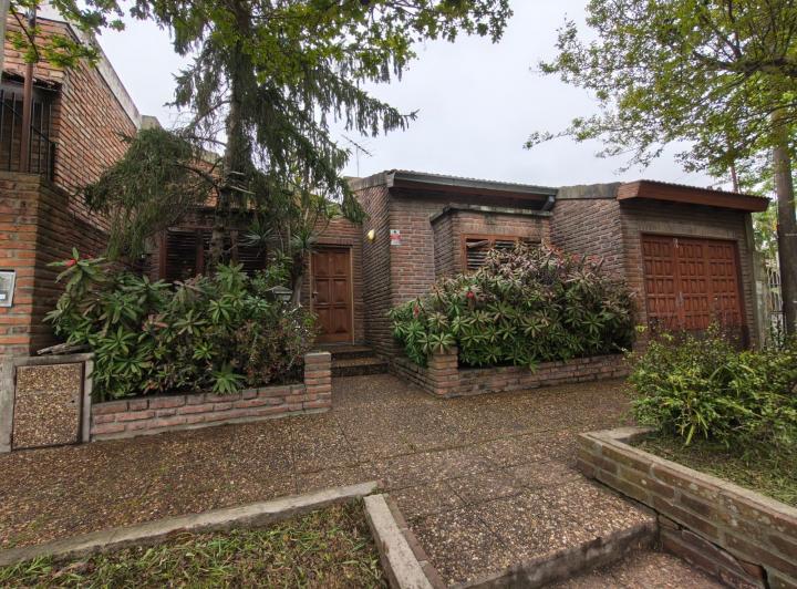 Casa · 130m² · 4 Ambientes · 1 Cochera