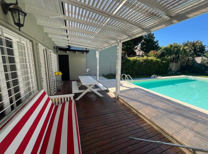 Casa · 165m² · 3 Ambientes · 2 Cocheras