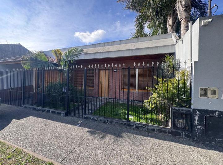 Casa · 90m² · 3 Ambientes · 1 Cochera