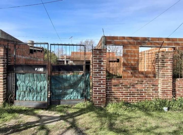 Casa · 43m² · 2 Ambientes · 2 Cocheras