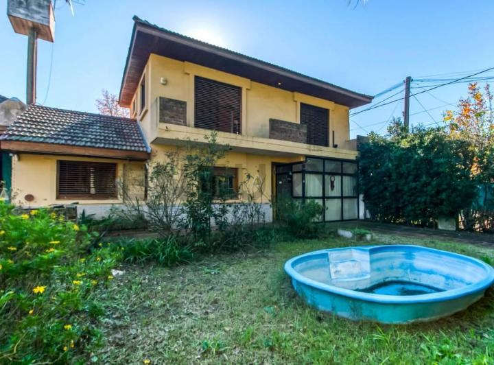 Casa · 142m² · 5 Ambientes · 2 Cocheras