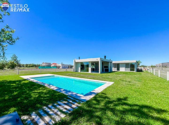 Casa · 165m² · 4 Ambientes · 2 Cocheras