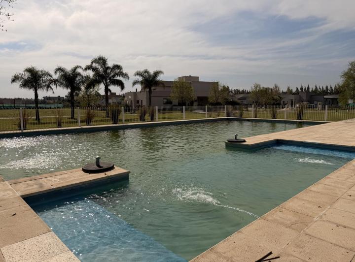 Casa · 180m² · 4 Ambientes · 2 Cocheras