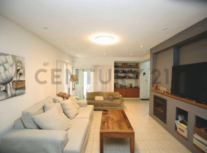 Casa · 195m² · 6 Ambientes · 2 Cocheras