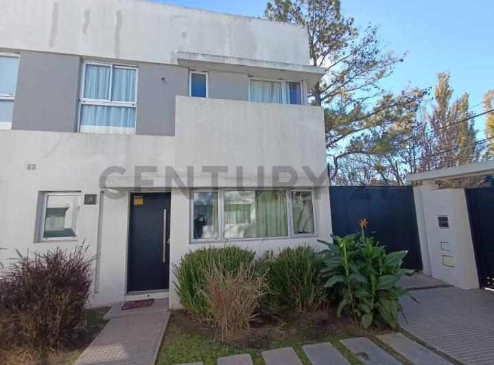 Casa · 77m² · 3 Ambientes · 1 Cochera