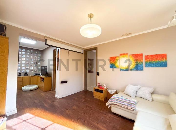 Casa · 180m² · 8 Ambientes · 3 Cocheras