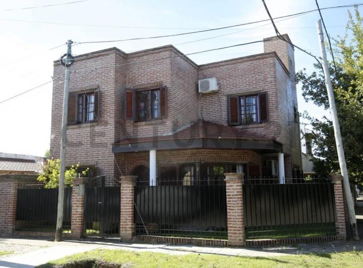 Casa · 109m² · 4 Ambientes · 2 Cocheras