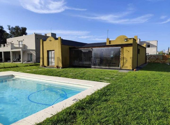Casa · 180m² · 3 Ambientes · 1 Cochera