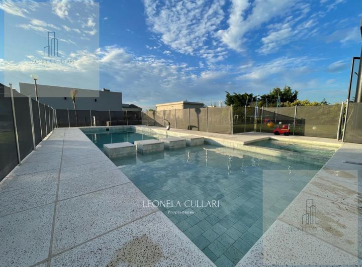 Casa · 30m² · 4 Ambientes · 2 Cocheras