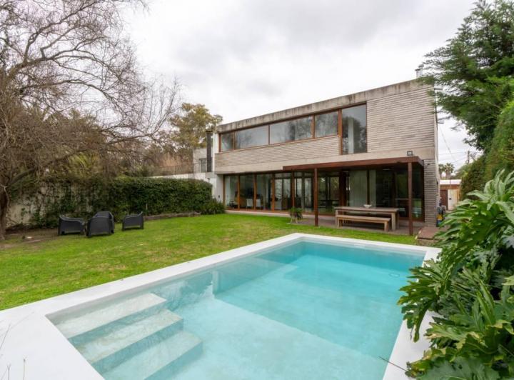 Casa · 190m² · 5 Ambientes · 2 Cocheras