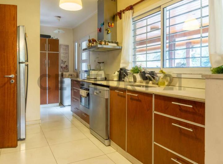 Casa · 180m² · 4 Ambientes · 1 Cochera