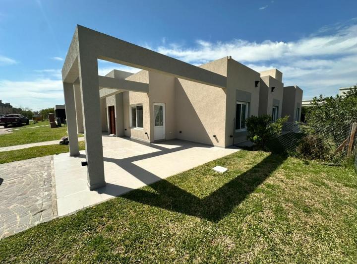Casa · 121m² · 4 Ambientes · 1 Cochera