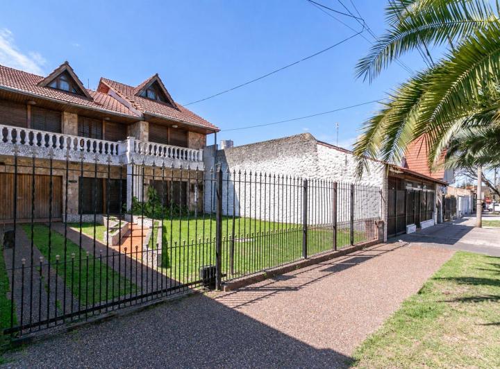 Casa · 194m² · 5 Ambientes · 3 Cocheras