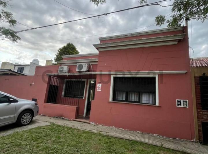 Casa · 100m² · 5 Ambientes · 2 Cocheras