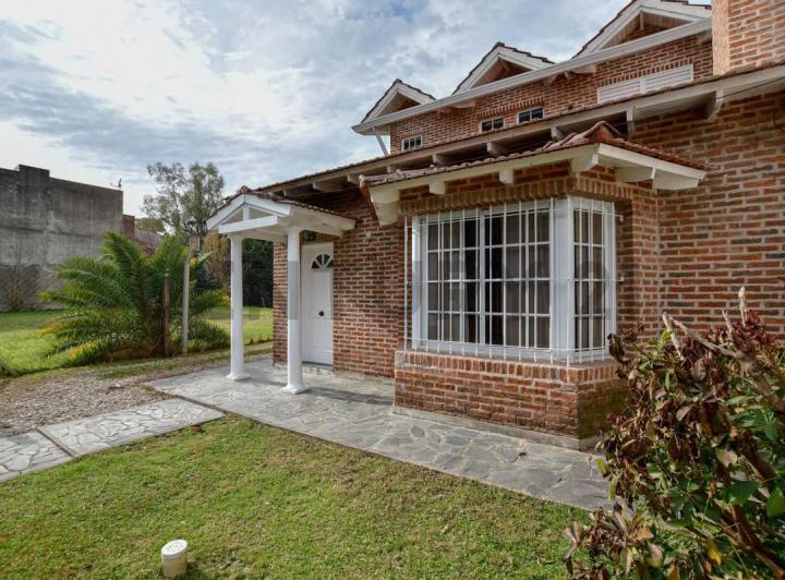 Casa · 120m² · 4 Ambientes · 2 Cocheras