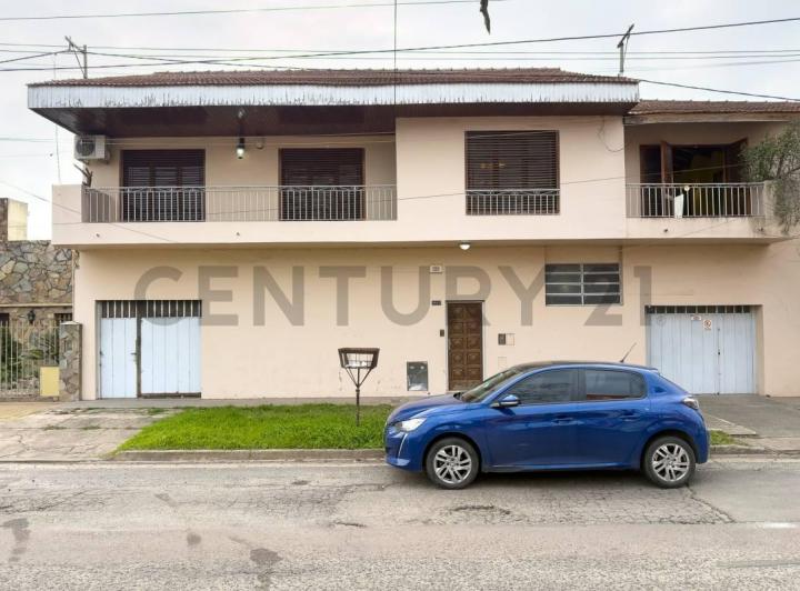 Casa · 284m² · 4 Ambientes · 2 Cocheras