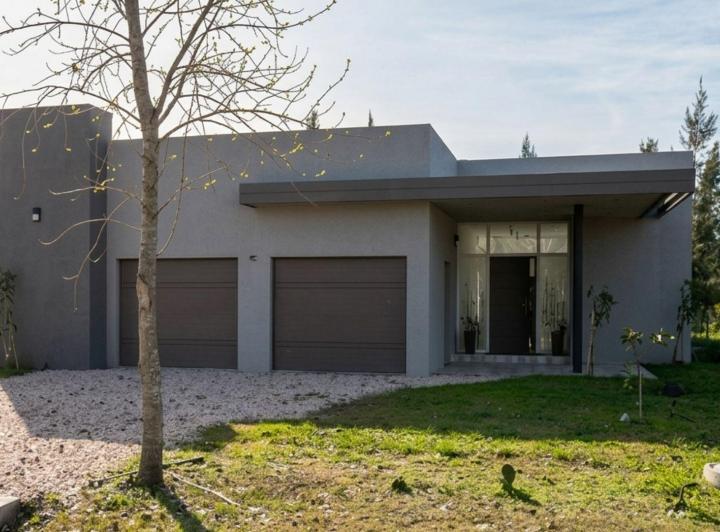 Casa · 162m² · 4 Ambientes · 2 Cocheras