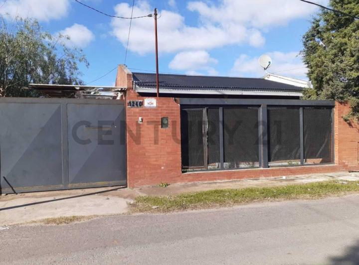 Casa · 100m² · 4 Ambientes · 2 Cocheras