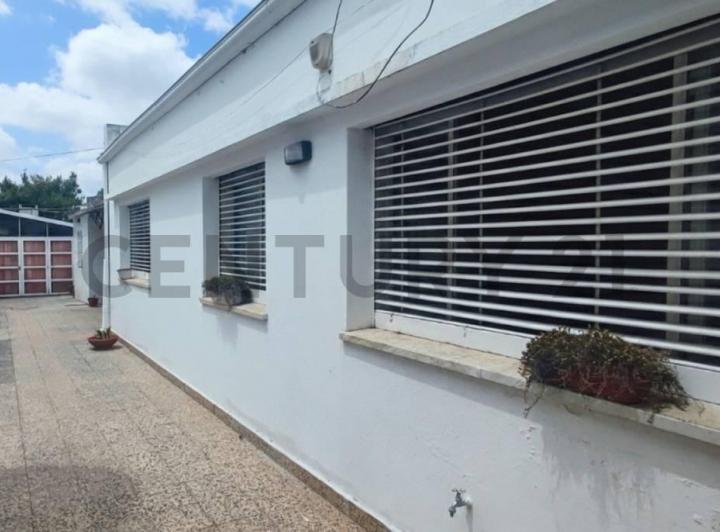 Casa · 280m² · 5 Ambientes · 2 Cocheras