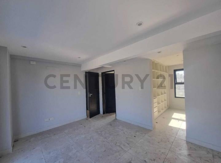 Casa · 400m² · 4 Ambientes · 3 Cocheras