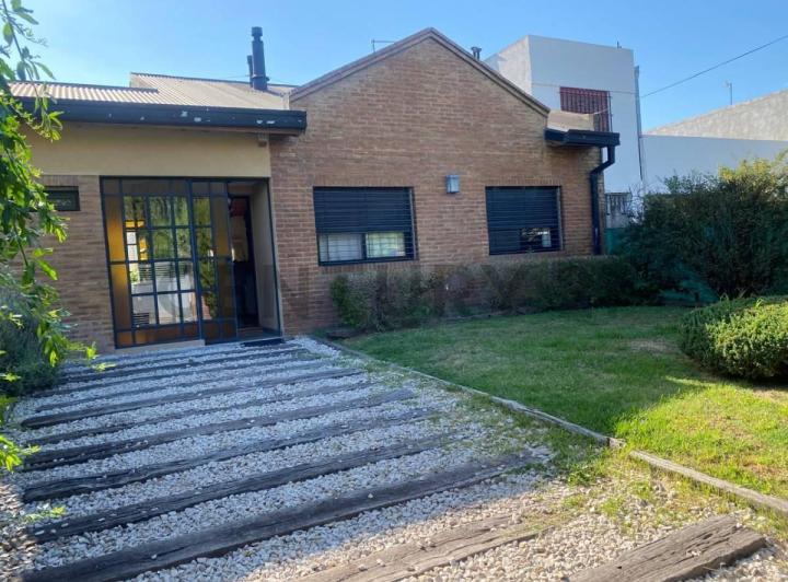 Casa · 137m² · 5 Ambientes · 1 Cochera