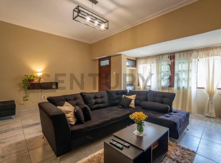Casa · 120m² · 5 Ambientes · 1 Cochera