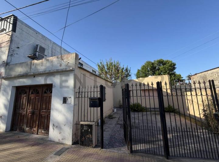 Casa · 220m² · 2 Dormitorios · 2 Cocheras