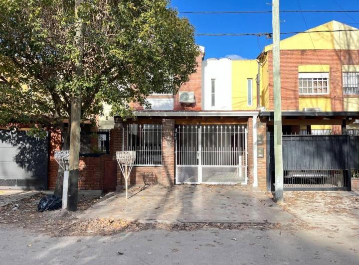 Casa · 90m² · 4 Ambientes · 1 Cochera