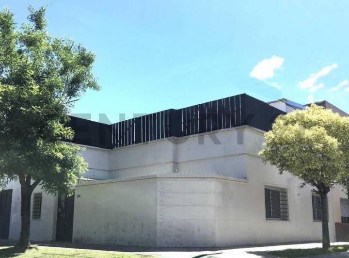 Casa · 164m² · 5 Ambientes · 1 Cochera