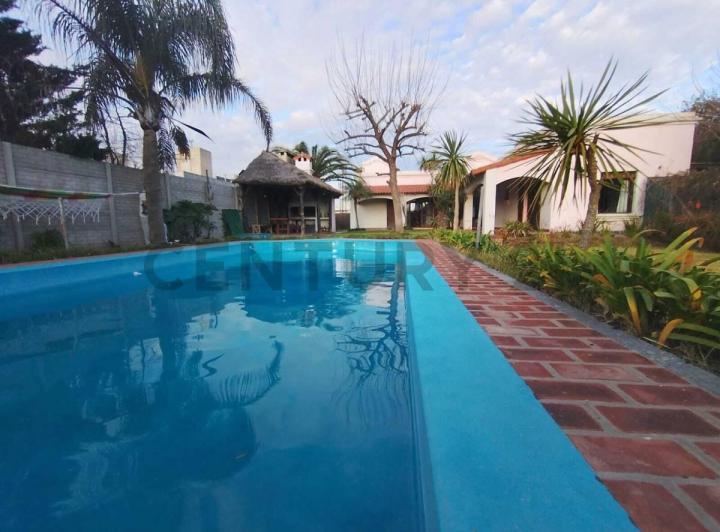 Casa · 200m² · 4 Ambientes · 2 Cocheras