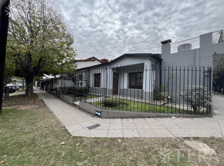 Casa · 145m² · 4 Ambientes · 2 Cocheras