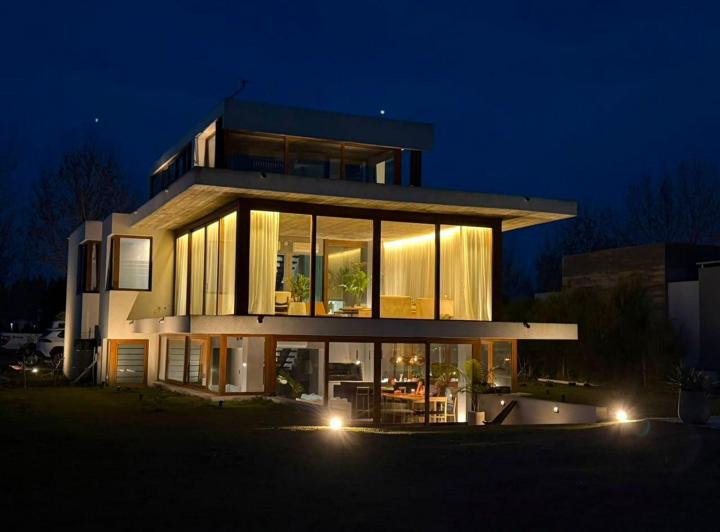 Casa · 250000m² · 4 Ambientes · 1 Cochera