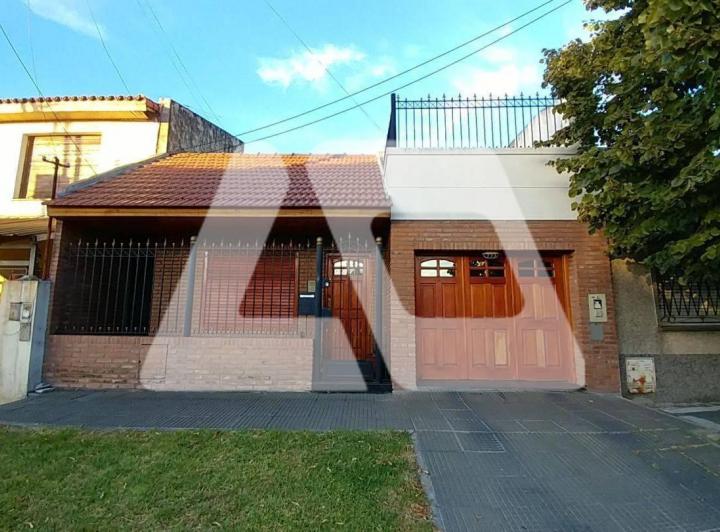 Casa · 220m² · 3 Ambientes · 1 Cochera