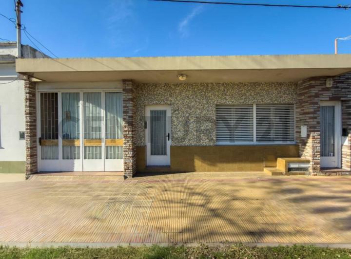 Casa · 235m² · 5 Ambientes · 2 Cocheras