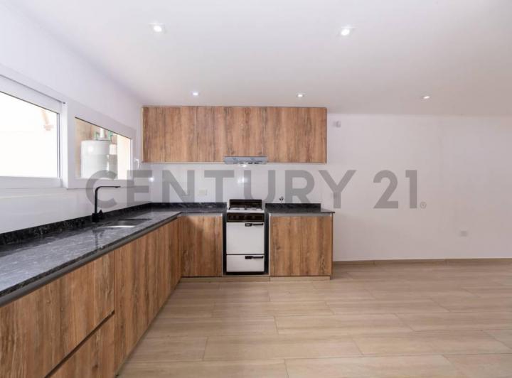 Casa · 102m² · 3 Ambientes · 1 Cochera