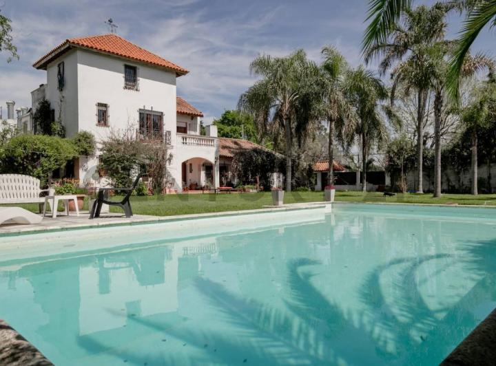 Casa · 320m² · 3 Dormitorios · 1 Cochera