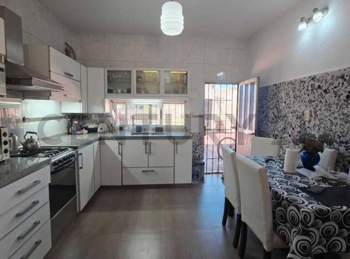 Casa · 100m² · 3 Ambientes · 1 Cochera