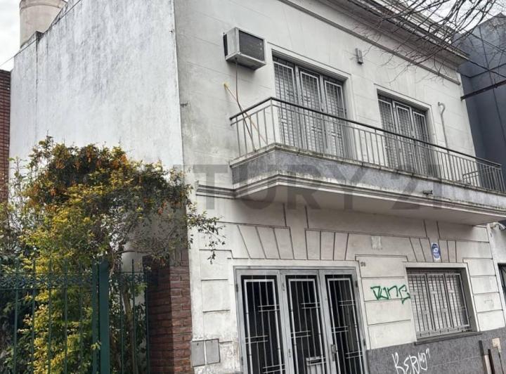 Casa · 200m² · 6 Ambientes · 1 Cochera