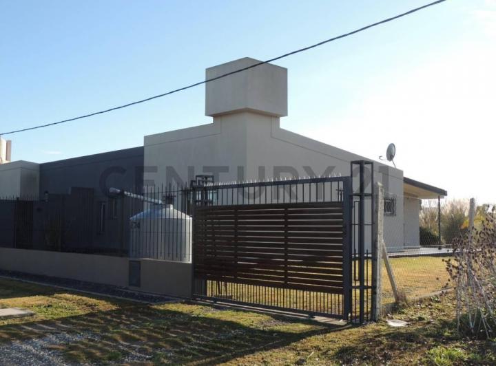 Casa · 100m² · 4 Ambientes · 2 Cocheras