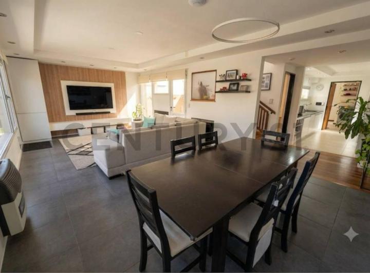 Casa · 175m² · 7 Ambientes · 2 Cocheras