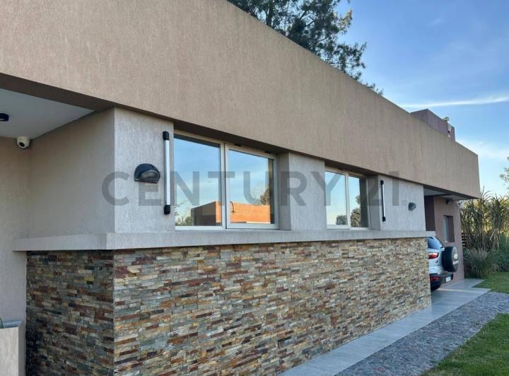 Casa · 180m² · 4 Ambientes · 2 Cocheras